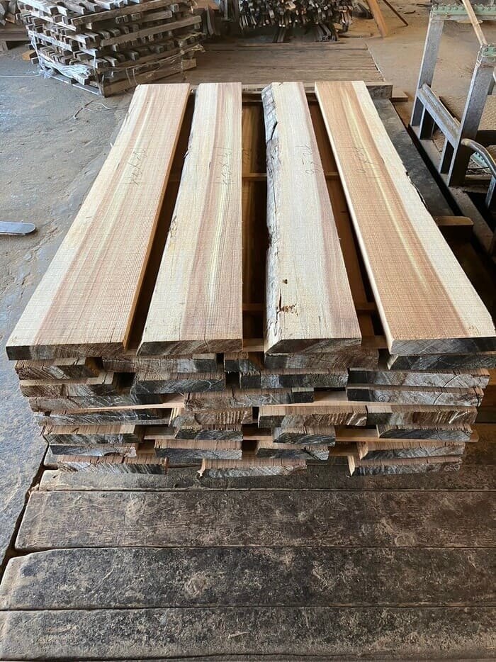 吉野杉（ヨシノスギ）　無垢材