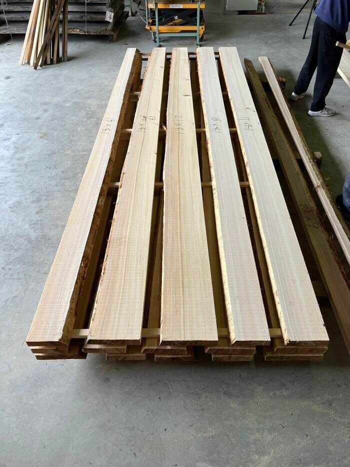 檜（ヒノキ）　無垢材