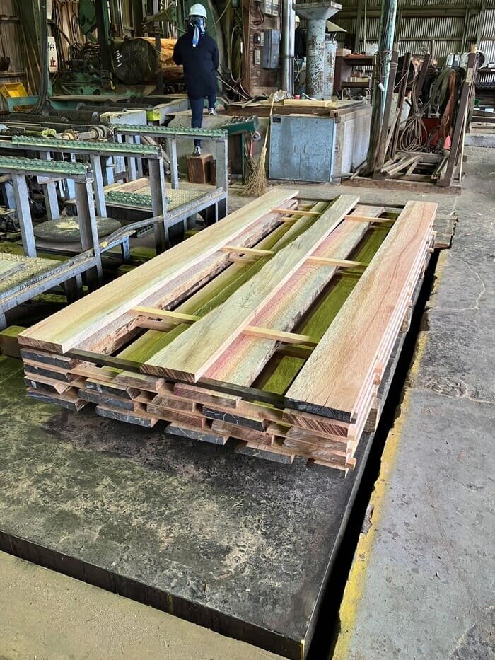 一位樫（イチイカシ）　無垢材