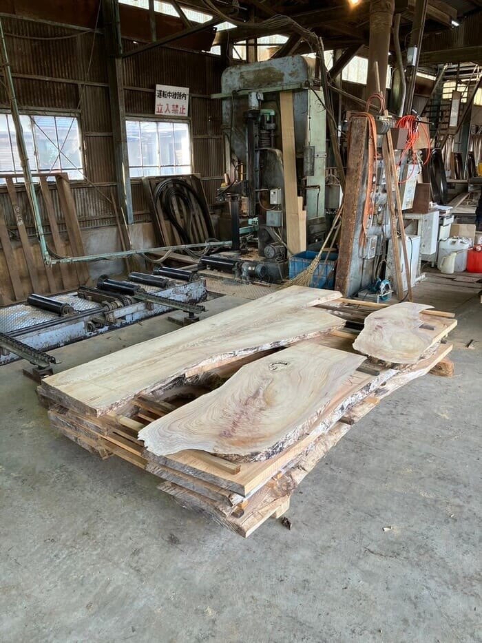 欅（ケヤキ）　無垢材