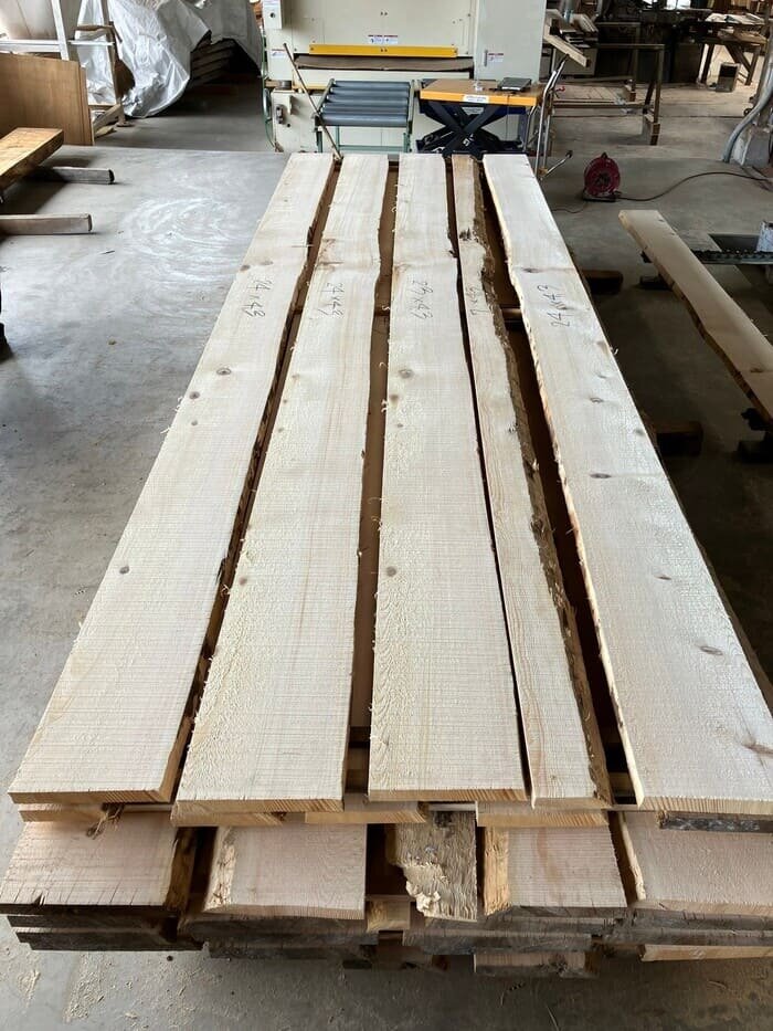 スプルース　無垢材