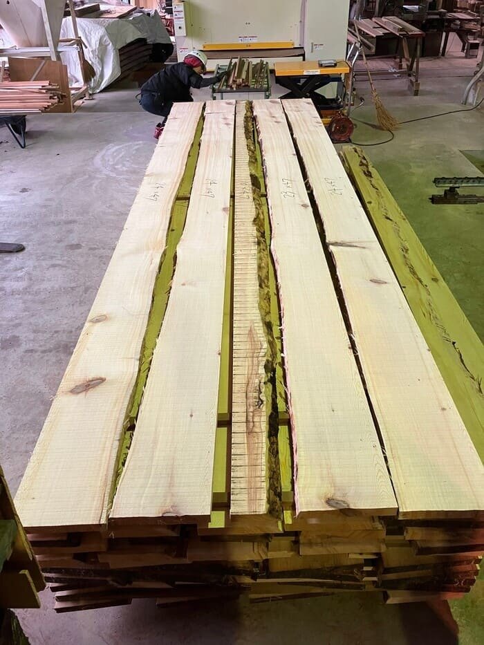 スプルース　無垢材