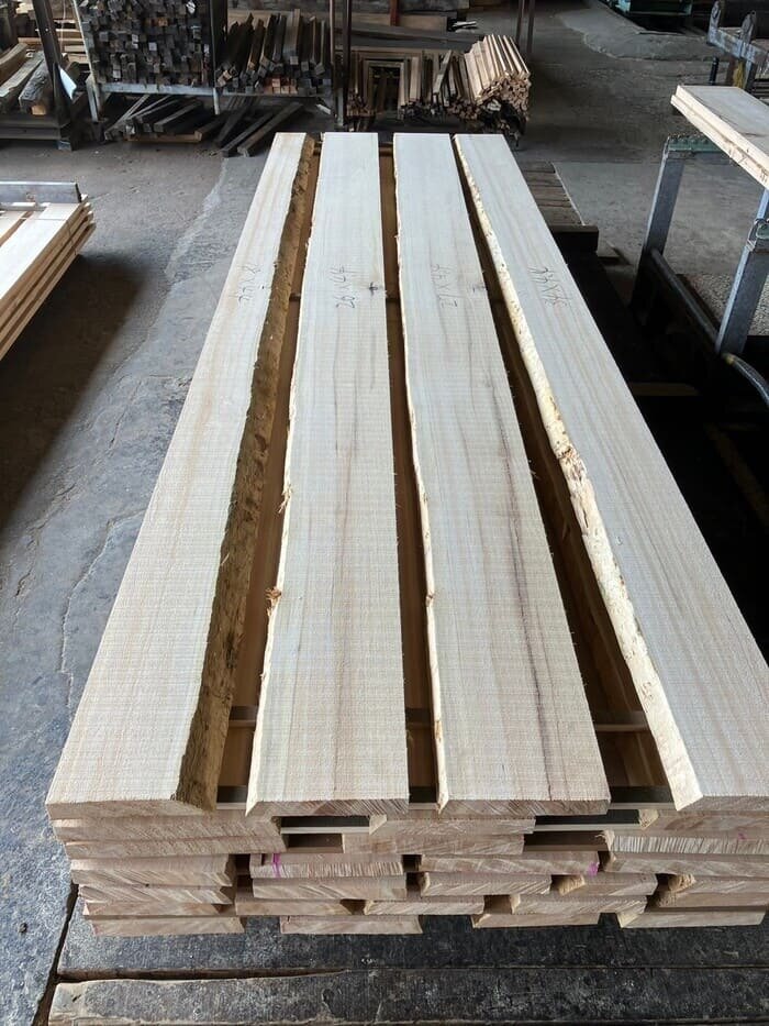 米栂（ベイツガ）　無垢材