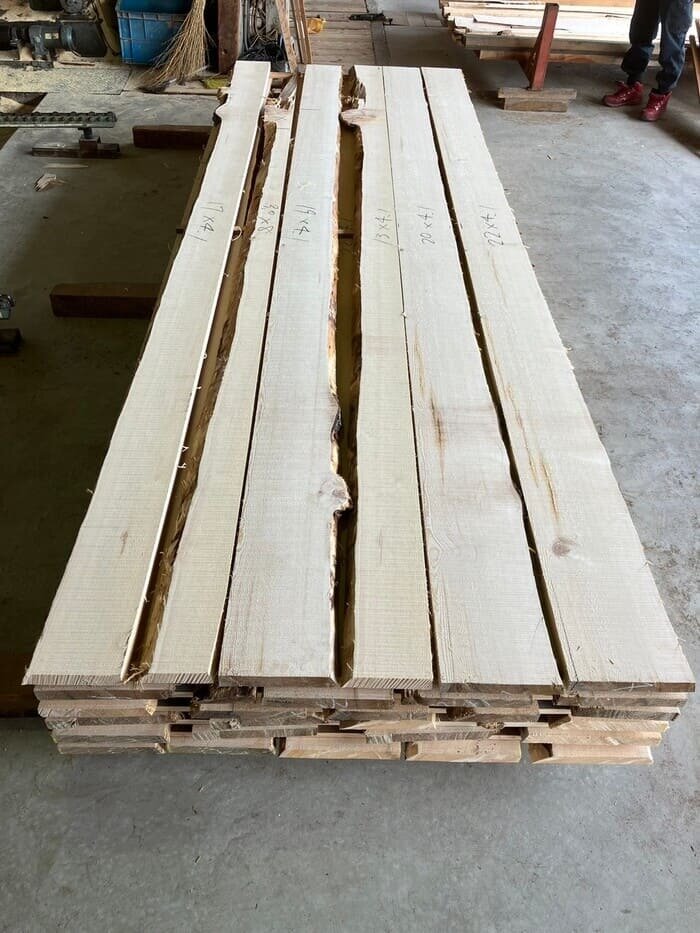 スプルース　無垢材