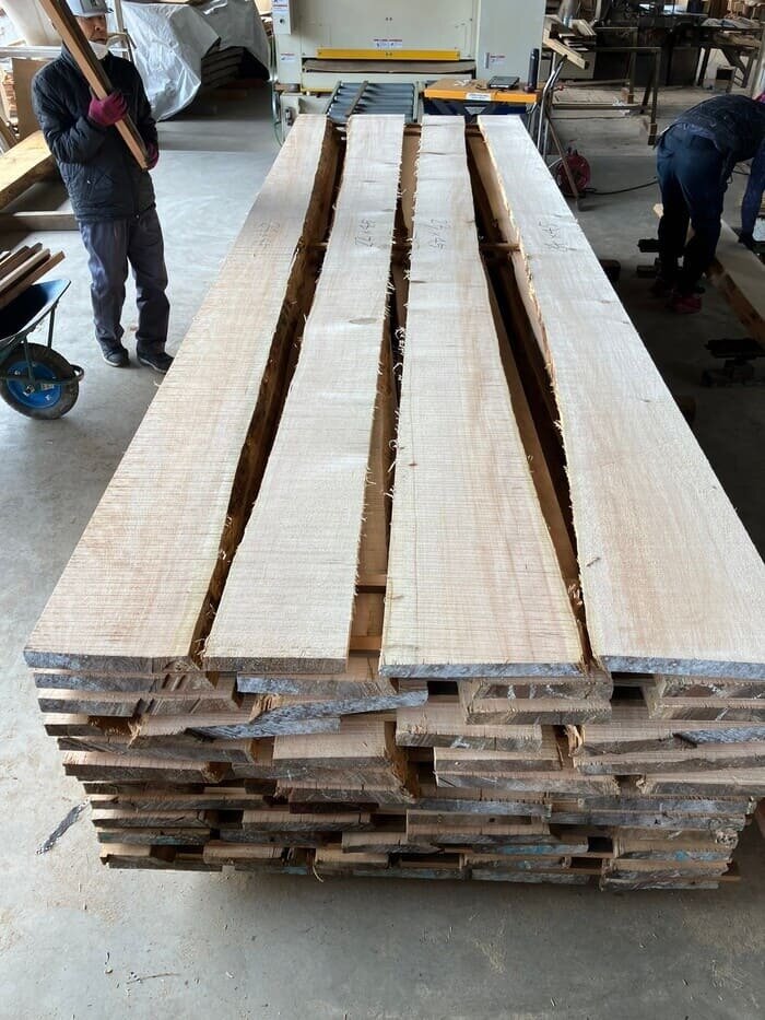 スプルース　無垢材