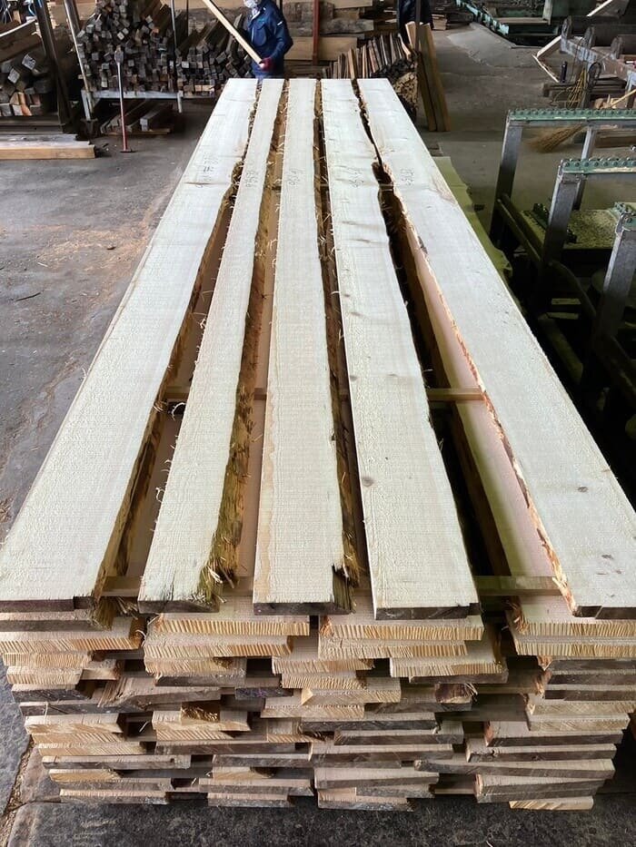 スプルース　無垢材