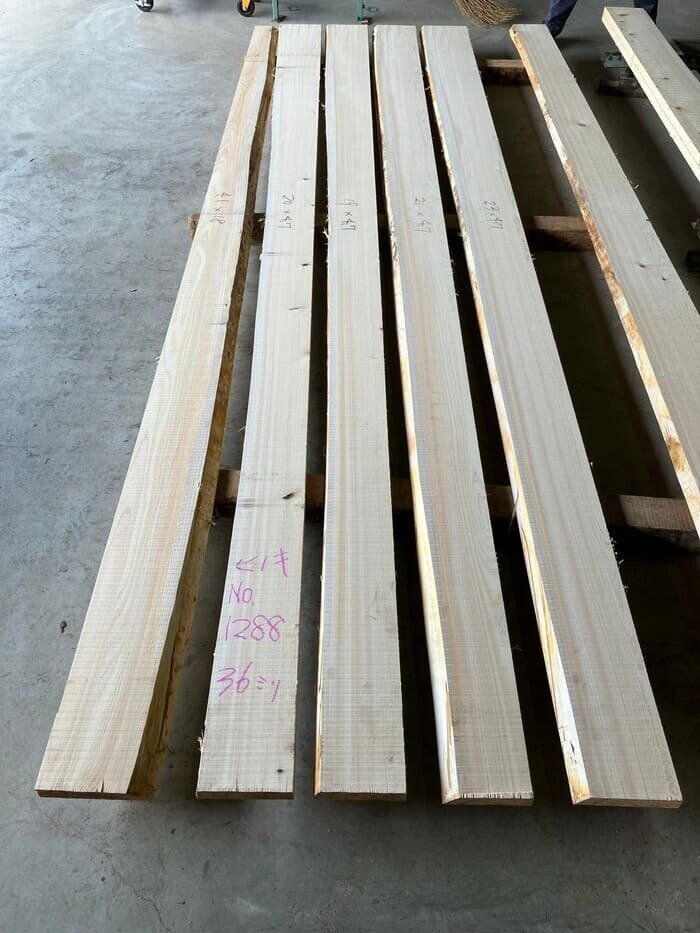 檜（ヒノキ）　無垢材