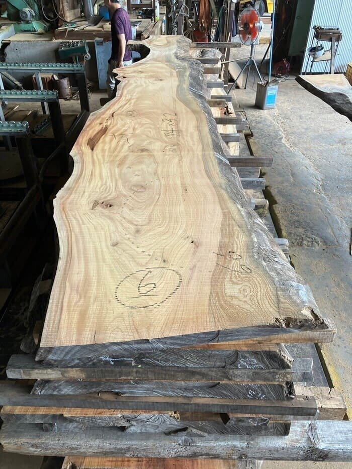 欅（ケヤキ）　無垢材