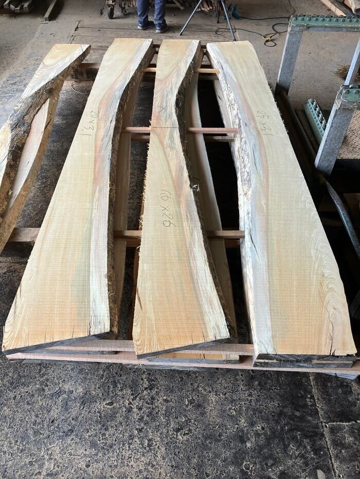 欅（ケヤキ）　無垢材