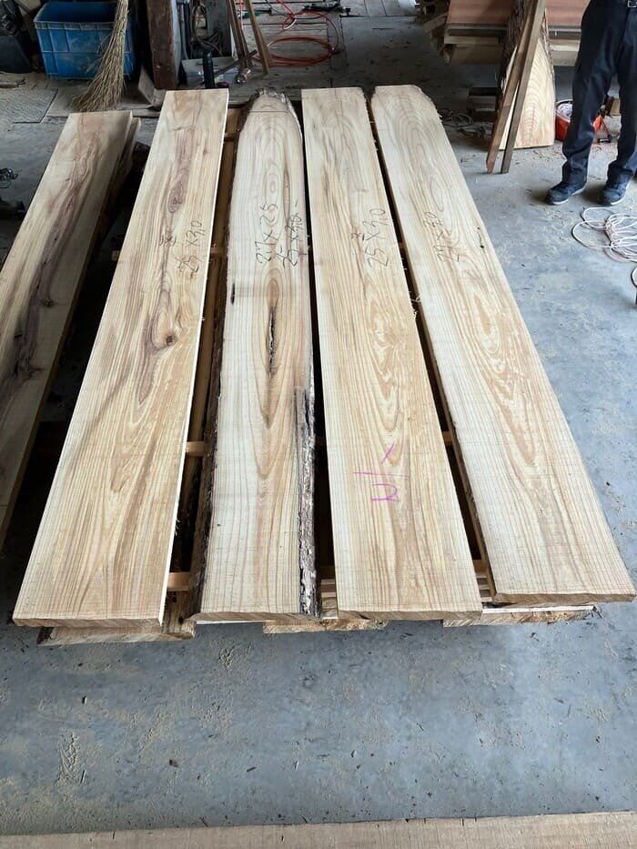 欅（ケヤキ）　無垢材