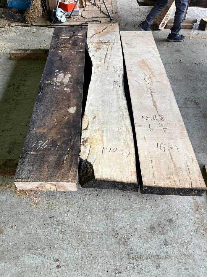 栃（トチ）　無垢材