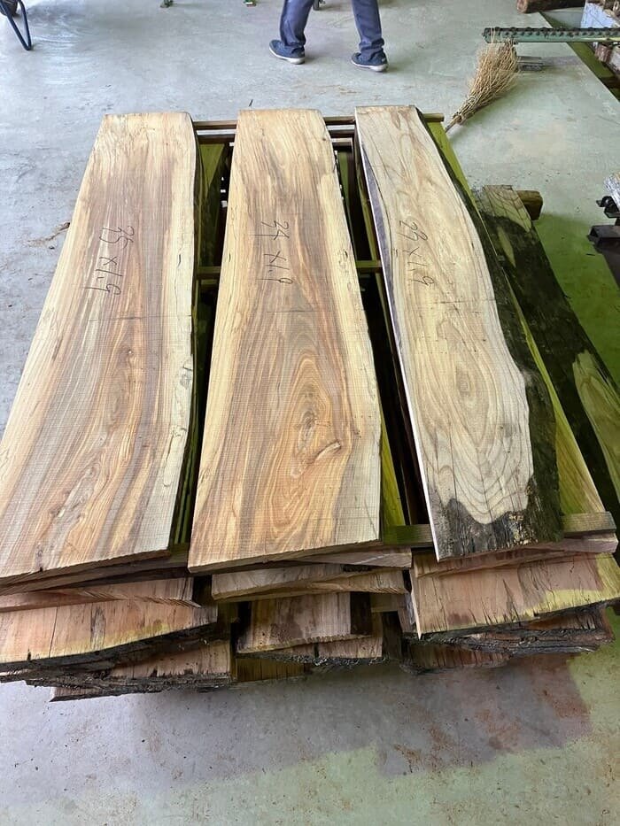 楡（ニレ）　無垢材