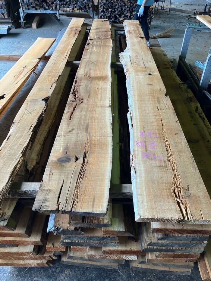 ベイスギ　無垢材