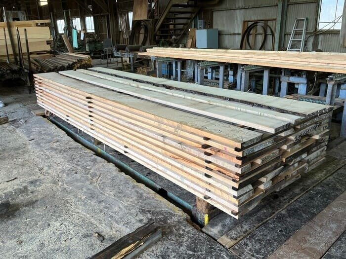 スプルース　無垢材