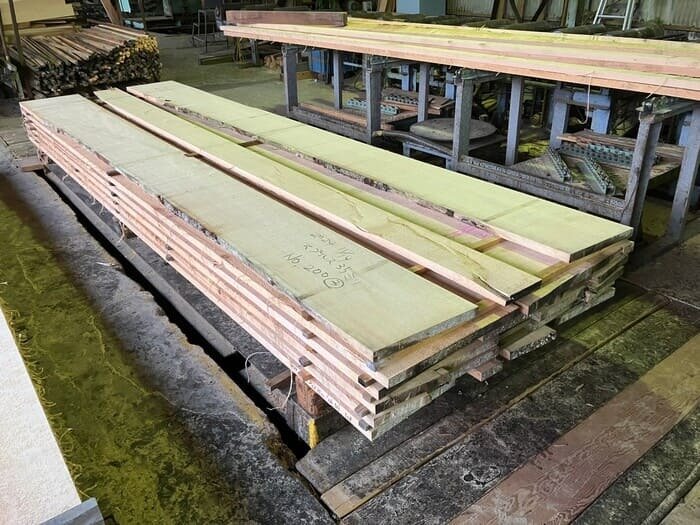 スプルース　無垢材