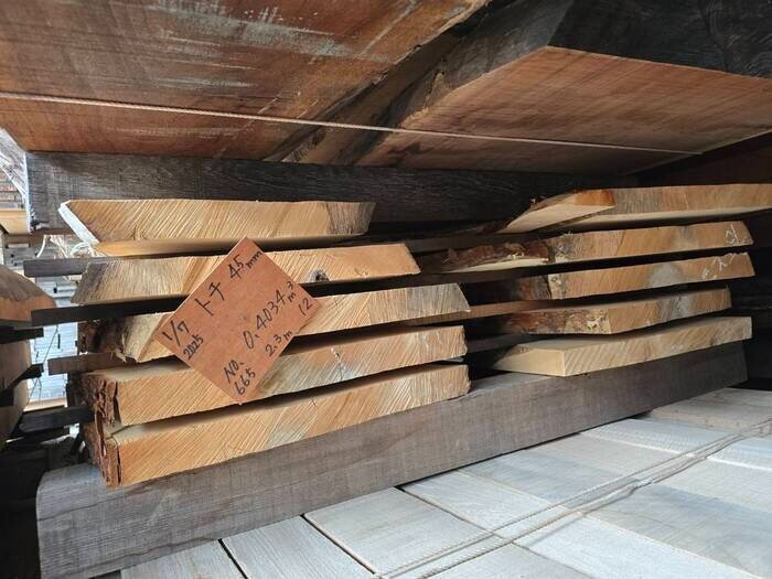 栃（トチ）　無垢材