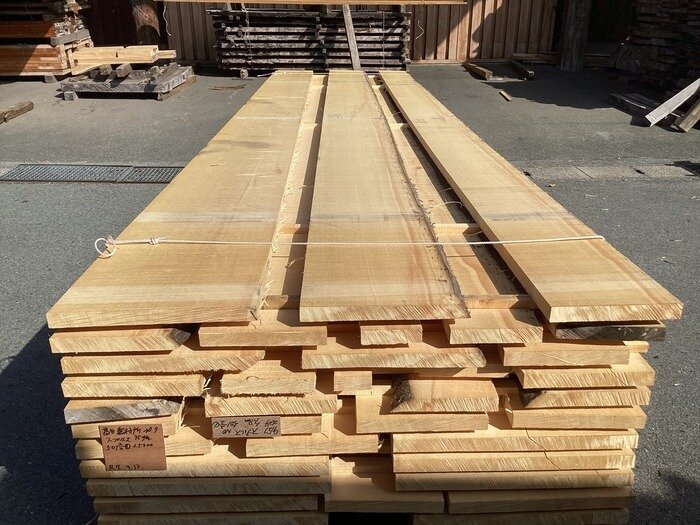 スプルース　無垢材