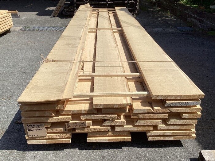 スプルース　無垢材