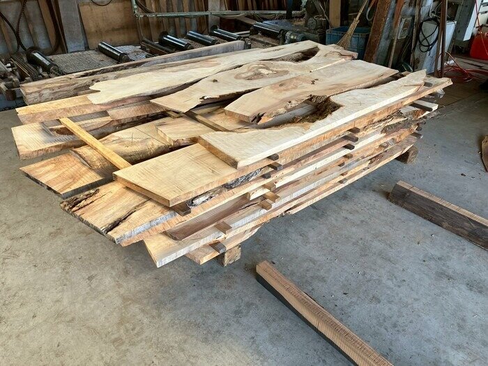 栃（トチ）　無垢材