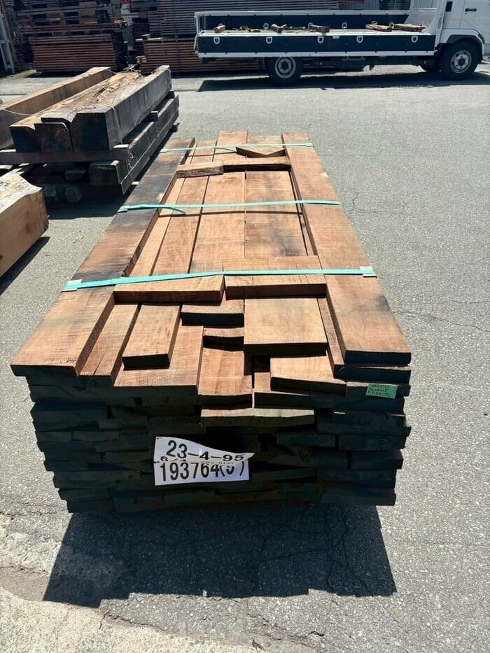 ウォールナット　無垢材