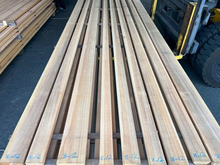 吉野杉（ヨシノスギ）　無垢材