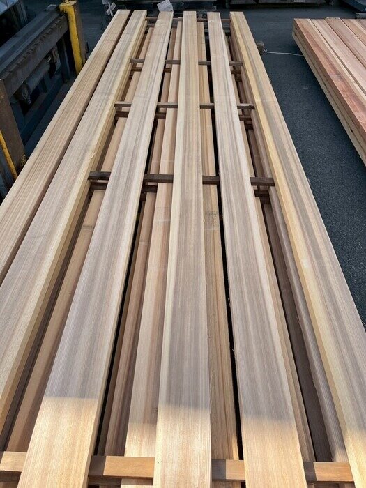 吉野杉（ヨシノスギ）　無垢材