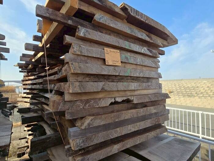 ウォールナット　無垢材