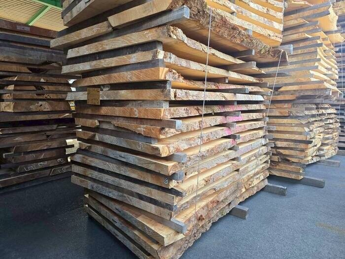 栃（トチ）　無垢材