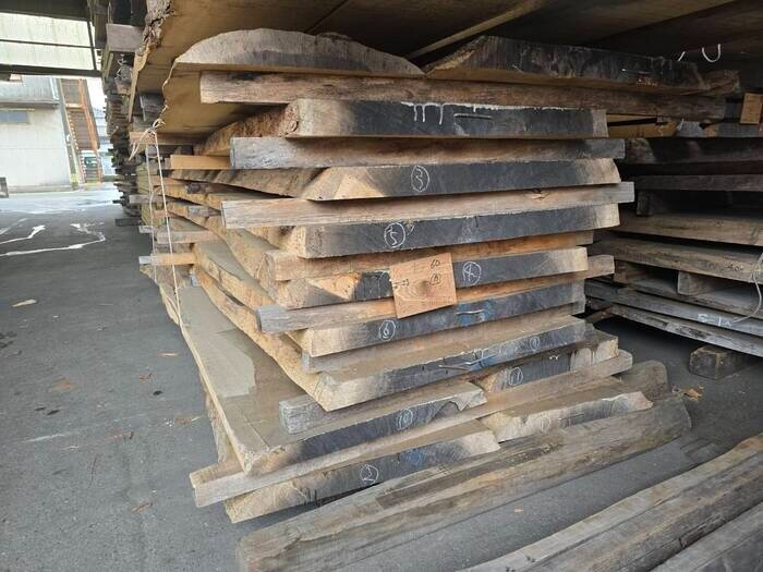 楢（ンラ）　無垢材