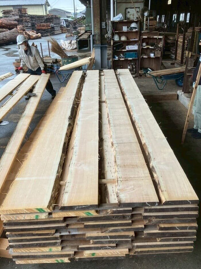 スプルース　無垢材