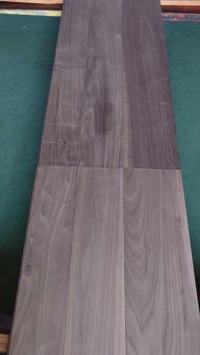 ウォールナット　無垢材