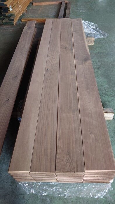 ウォールナット　無垢材