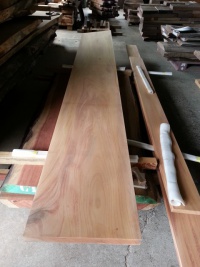 欅（ケヤキ）　一枚板