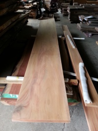 欅（ケヤキ）　一枚板