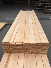 米栂（ベイツガ）　無垢材