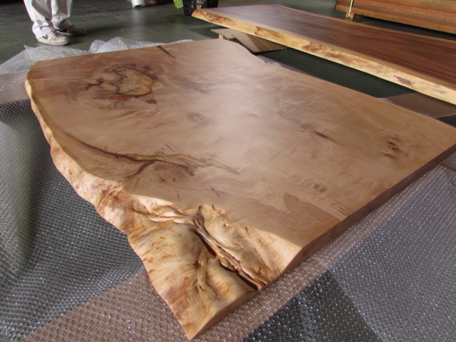 栃（トチ）　一枚板