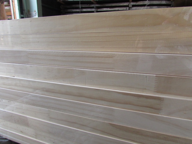 ラジアータパイン　無垢材