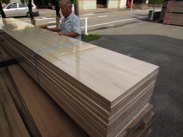 ラジアータパイン　無垢材