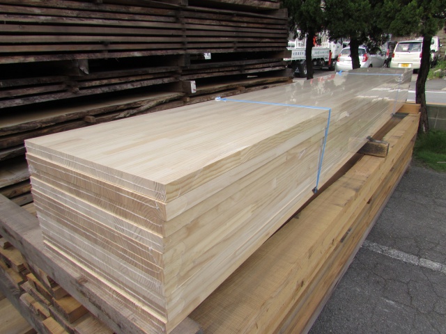 ラジアータパイン　無垢材