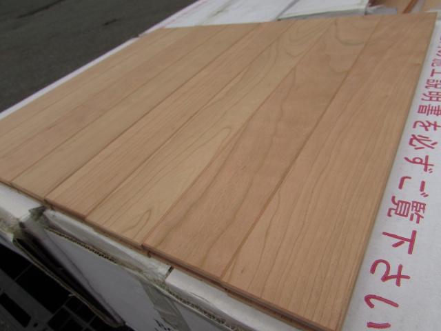 チェリー　無垢材