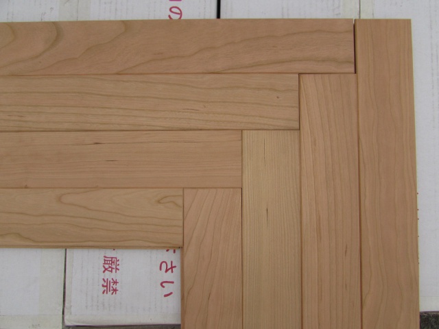 チェリー　無垢材