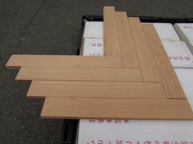 チェリー　無垢材