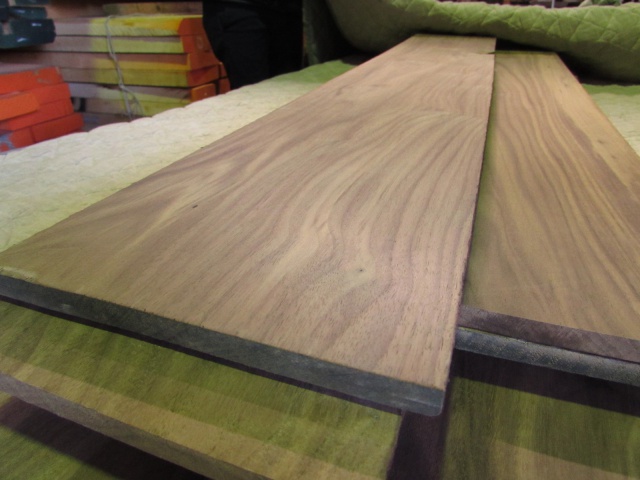 ウォールナット　無垢材