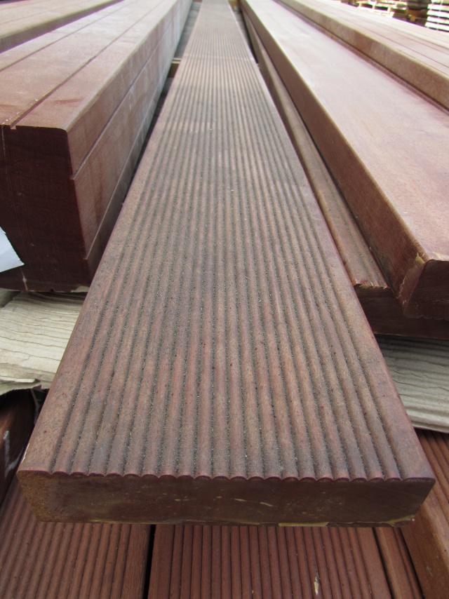 マニルカラ　無垢材