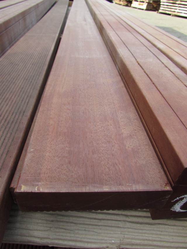 マニルカラ　無垢材