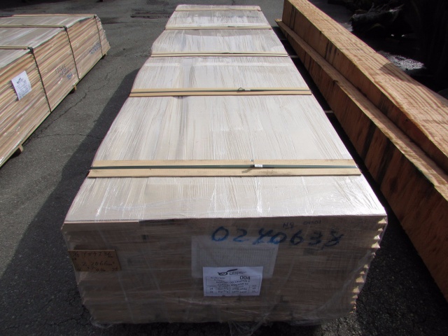 アガチス　無垢材