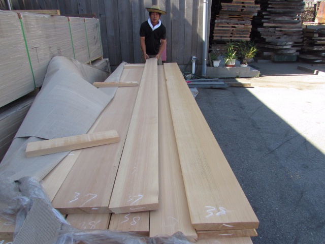 アガチス　無垢材