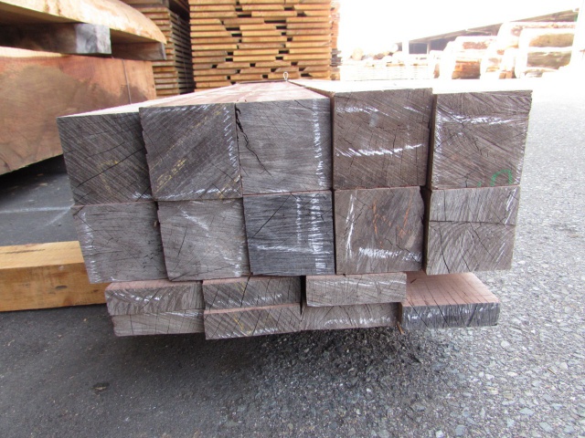 柞の木（イスノキ）　無垢材