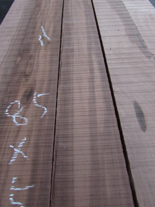 柞の木（イスノキ）　無垢材