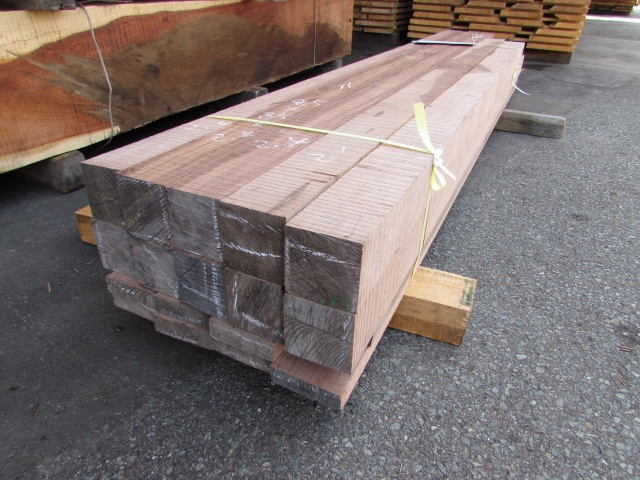 柞の木（イスノキ）　無垢材